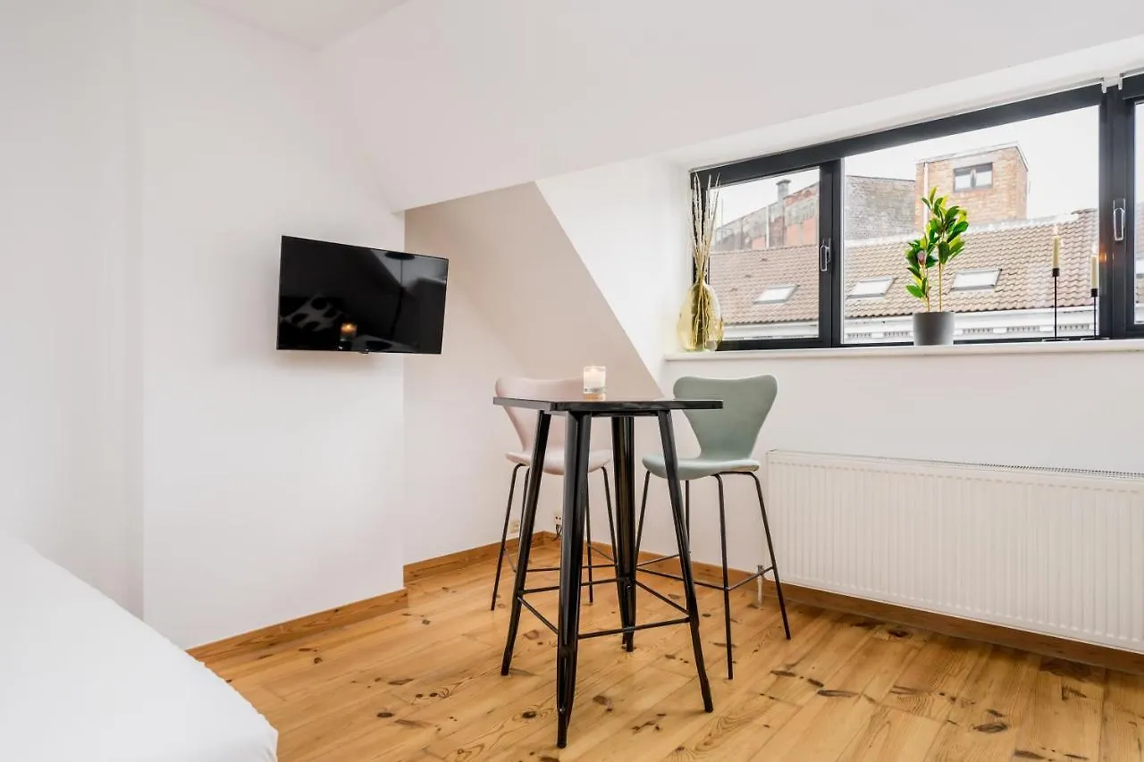 Simone'S Kitchen - Studios Antwerp Apartment